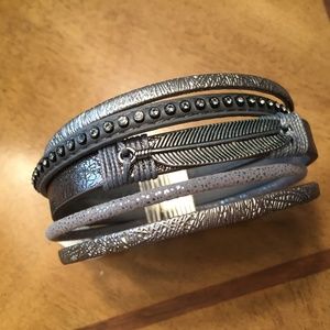 Torrid OS Gray Feather Snap Bracelet (5 in 1)